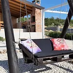 Maxim With Private Pool And Sea View Near Zadar