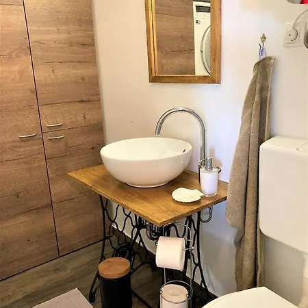 Maxim With Private Pool