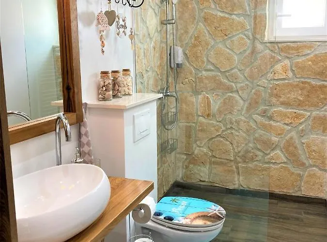 Maxim With Private Pool