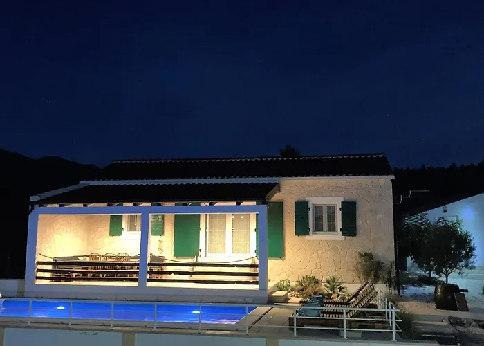 Maxim With Private Pool Вилла Рованьска