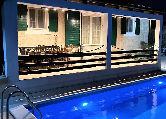 Maxim With Private Pool Вилла Рованьска