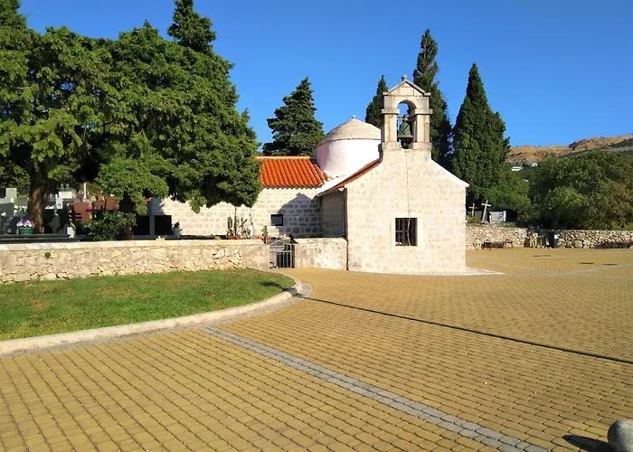 Maxim With Private Pool