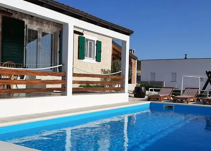 Вилла Maxim With Private Pool Рованьска