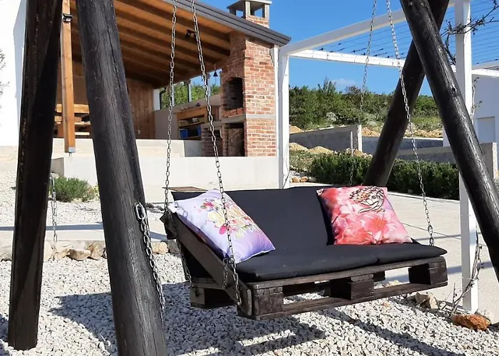 Maxim With Private Pool