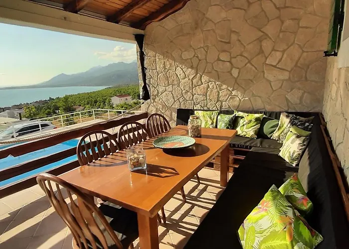 Maxim With Private Pool *