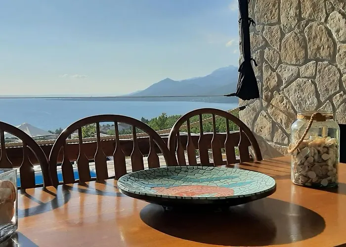 Maxim With Private Pool