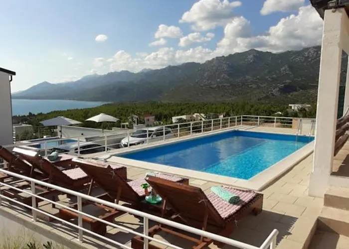 Maxim With Private Pool *